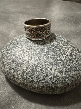 Sterling silver vintage ring. Size 6